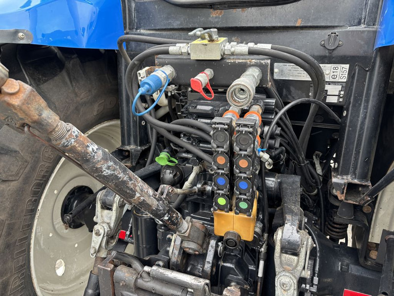 New Holland T6010 Plus Supersteer New Holland T6010 Plus Supersteer: صورة 8