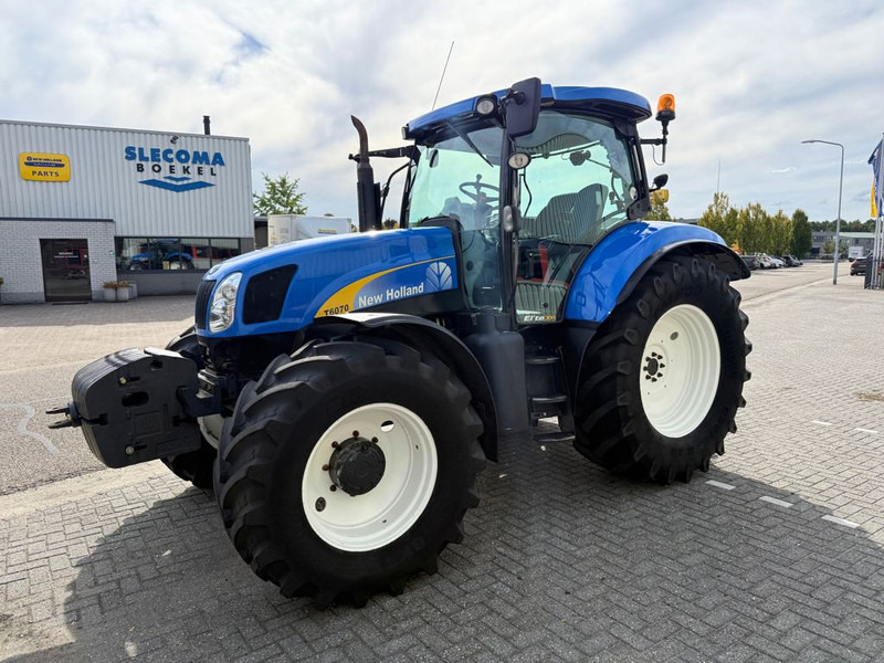New Holland T6070 Elite - جرار: صورة 2 New Holland T6070 Elite - جرار: صورة 2