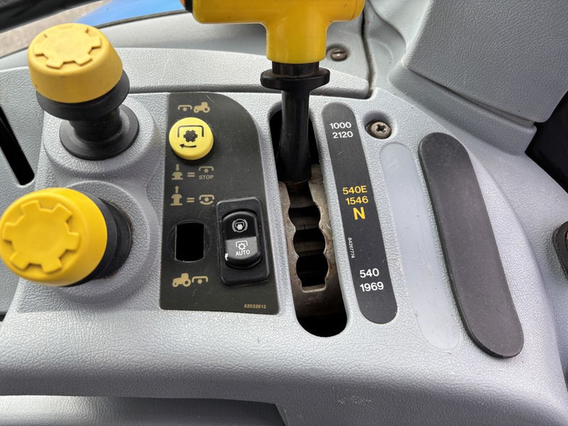 جرار New Holland T6080 Power Command: صورة 14