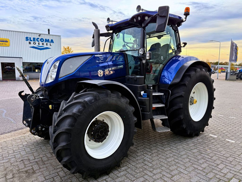 New Holland T7.270 AC 10 Years Blue Power Edition - جرار: صورة 1 New Holland T7.270 AC 10 Years Blue Power Edition - جرار: صورة 1
