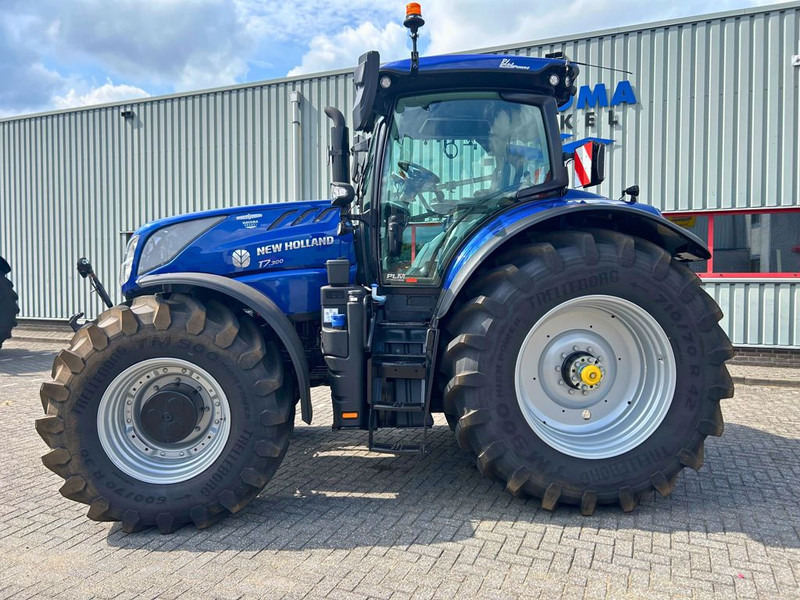 New Holland T7.300 AC New Gen Blue Power DEMO - جرار: صورة 2 New Holland T7.300 AC New Gen Blue Power DEMO - جرار: صورة 2