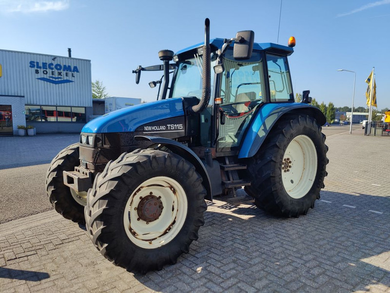 New Holland TS115 - جرار: صورة 1 New Holland TS115 - جرار: صورة 1