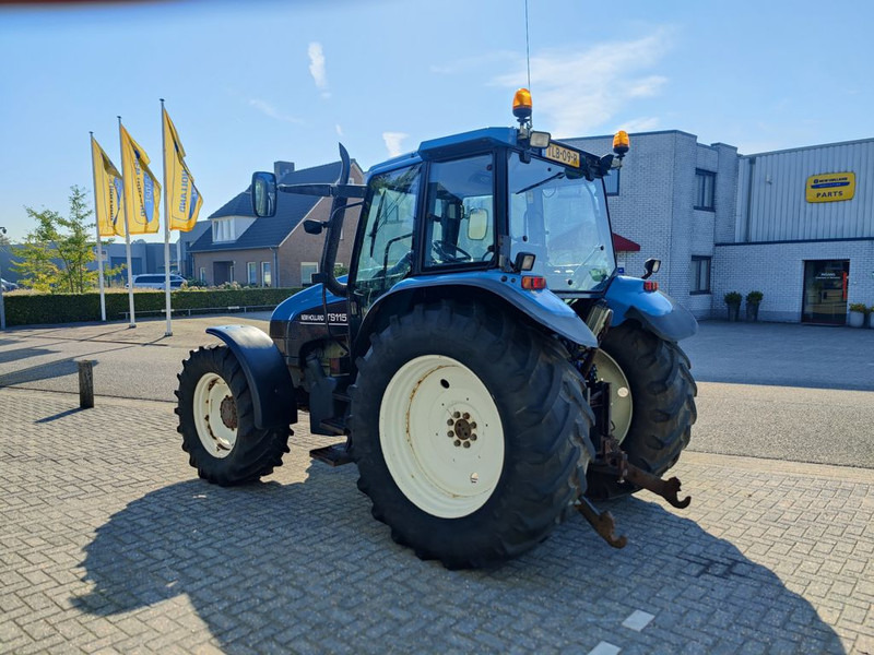 New Holland TS115 - جرار: صورة 2 New Holland TS115 - جرار: صورة 2