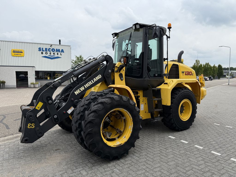 New Holland W130C Tool Carrier - اللودر بعجل: صورة 1 New Holland W130C Tool Carrier - اللودر بعجل: صورة 1