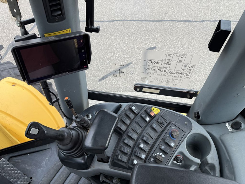 New Holland W130C Tool Carrier - اللودر بعجل: صورة 5 New Holland W130C Tool Carrier - اللودر بعجل: صورة 5