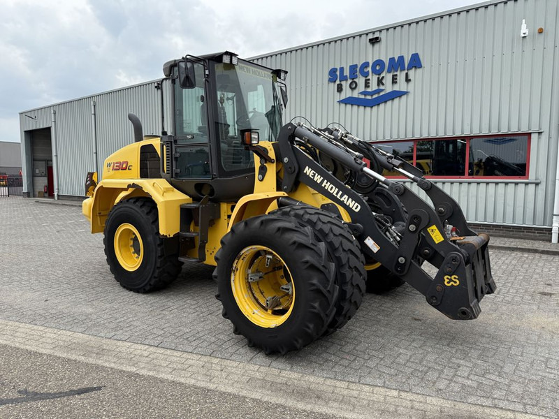 New Holland W130C Tool Carrier - اللودر بعجل: صورة 4 New Holland W130C Tool Carrier - اللودر بعجل: صورة 4