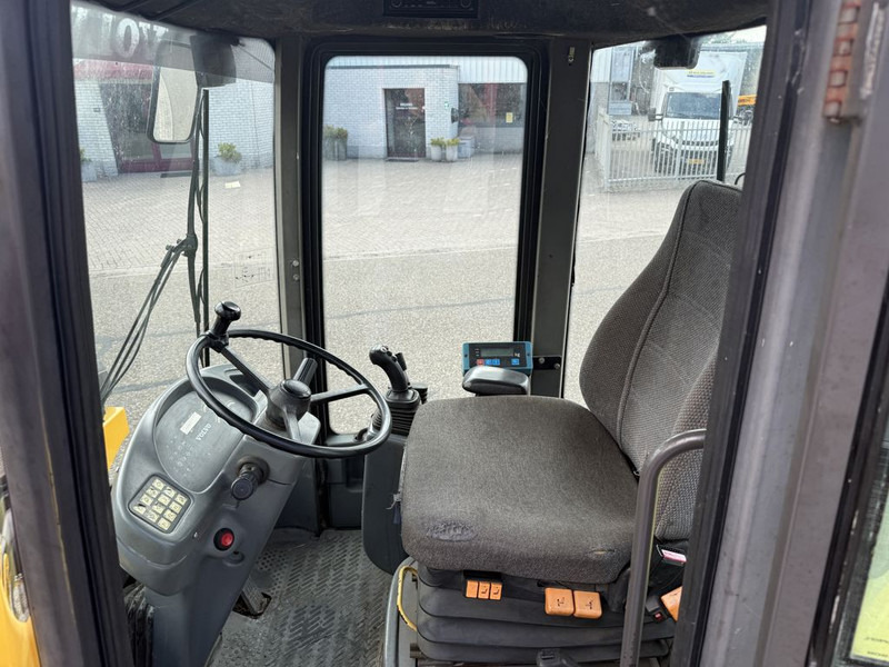 Volvo L30B Pro Shovel - اللودر بعجل: صورة 5 Volvo L30B Pro Shovel - اللودر بعجل: صورة 5