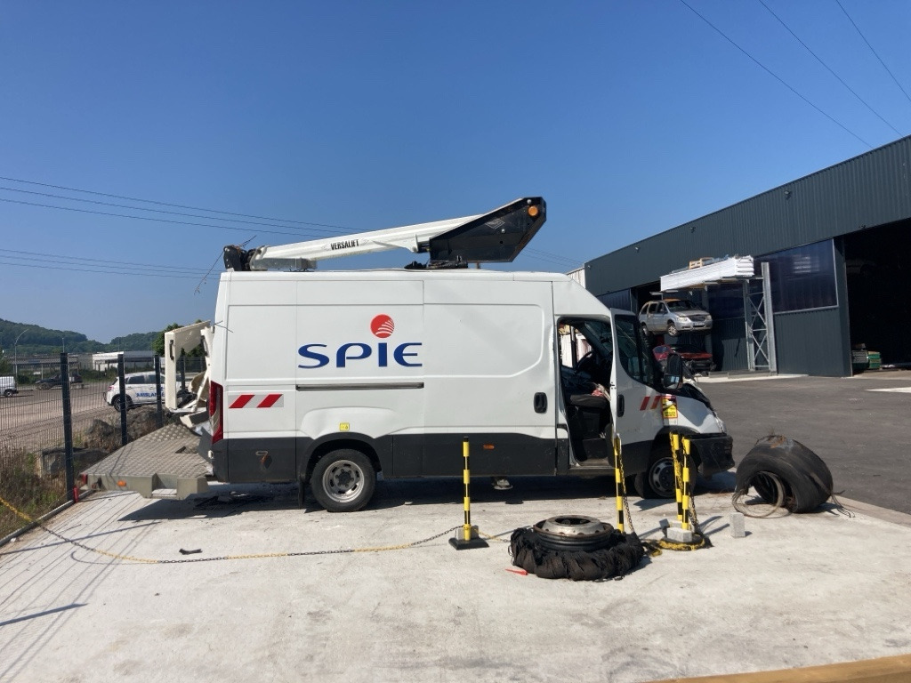 IVECO DAILY FOURGON 50C18 - منصة تلسكوبية محمولة على شاحنة: صورة 2 IVECO DAILY FOURGON 50C18 - منصة تلسكوبية محمولة على شاحنة: صورة 2