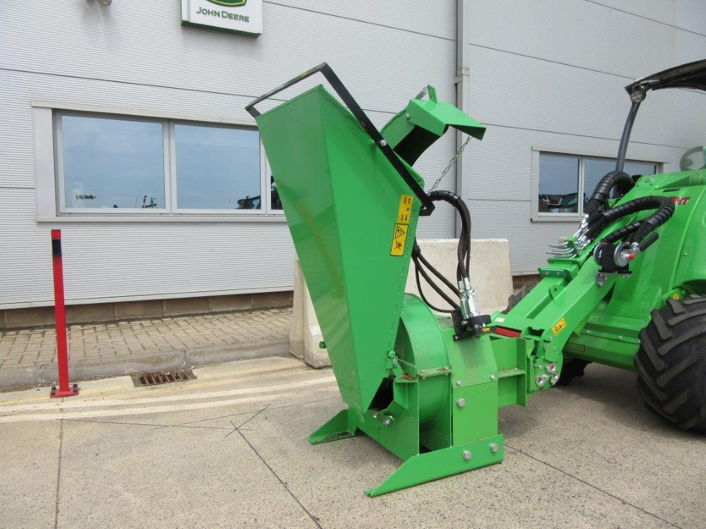 AVANT WOOD CHIPPER CH100 - لودر مفصلي صغير: صورة 1 AVANT WOOD CHIPPER CH100 - لودر مفصلي صغير: صورة 1