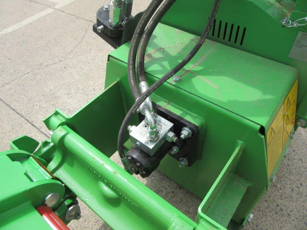 AVANT WOOD CHIPPER CH100 - لودر مفصلي صغير: صورة 5 AVANT WOOD CHIPPER CH100 - لودر مفصلي صغير: صورة 5
