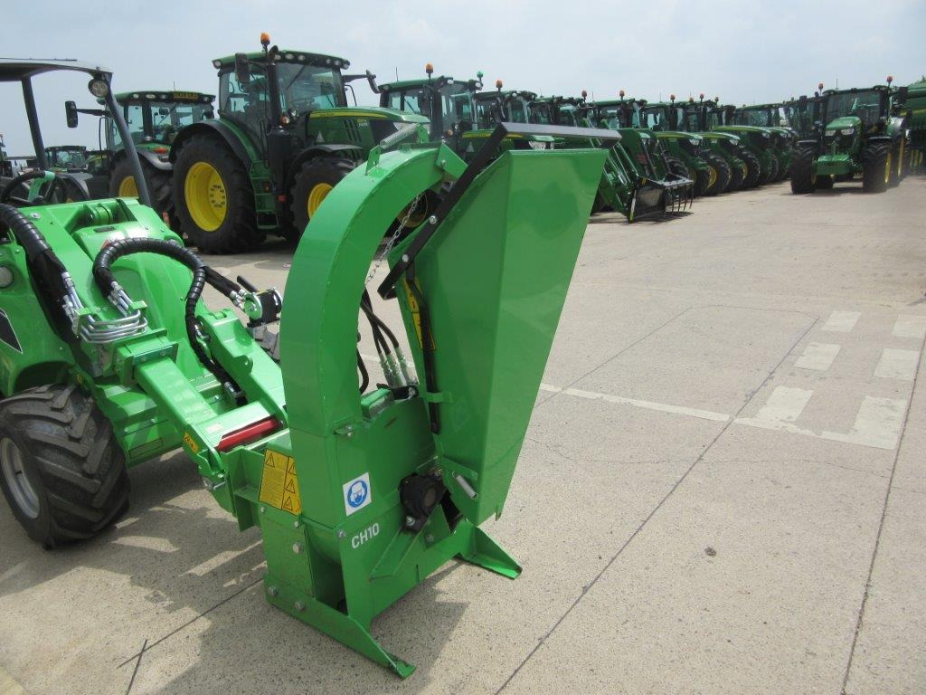 AVANT WOOD CHIPPER CH100 - لودر مفصلي صغير: صورة 4 AVANT WOOD CHIPPER CH100 - لودر مفصلي صغير: صورة 4