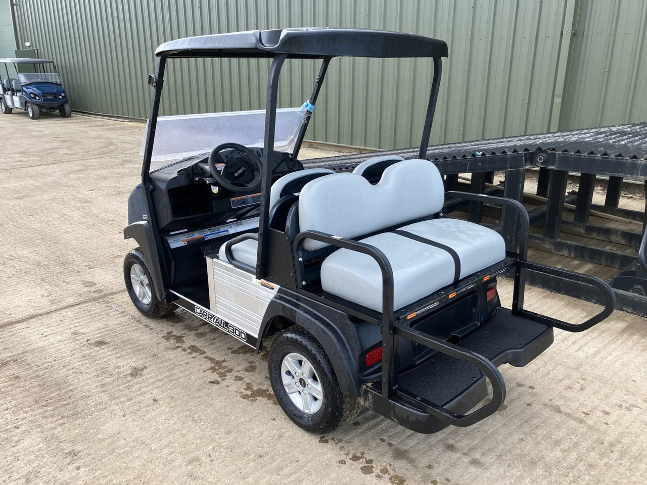Club Car Carryall 300 w/ 4 Seat Conversion - مركبة لجميع التضاريس: صورة 2 Club Car Carryall 300 w/ 4 Seat Conversion - مركبة لجميع التضاريس: صورة 2