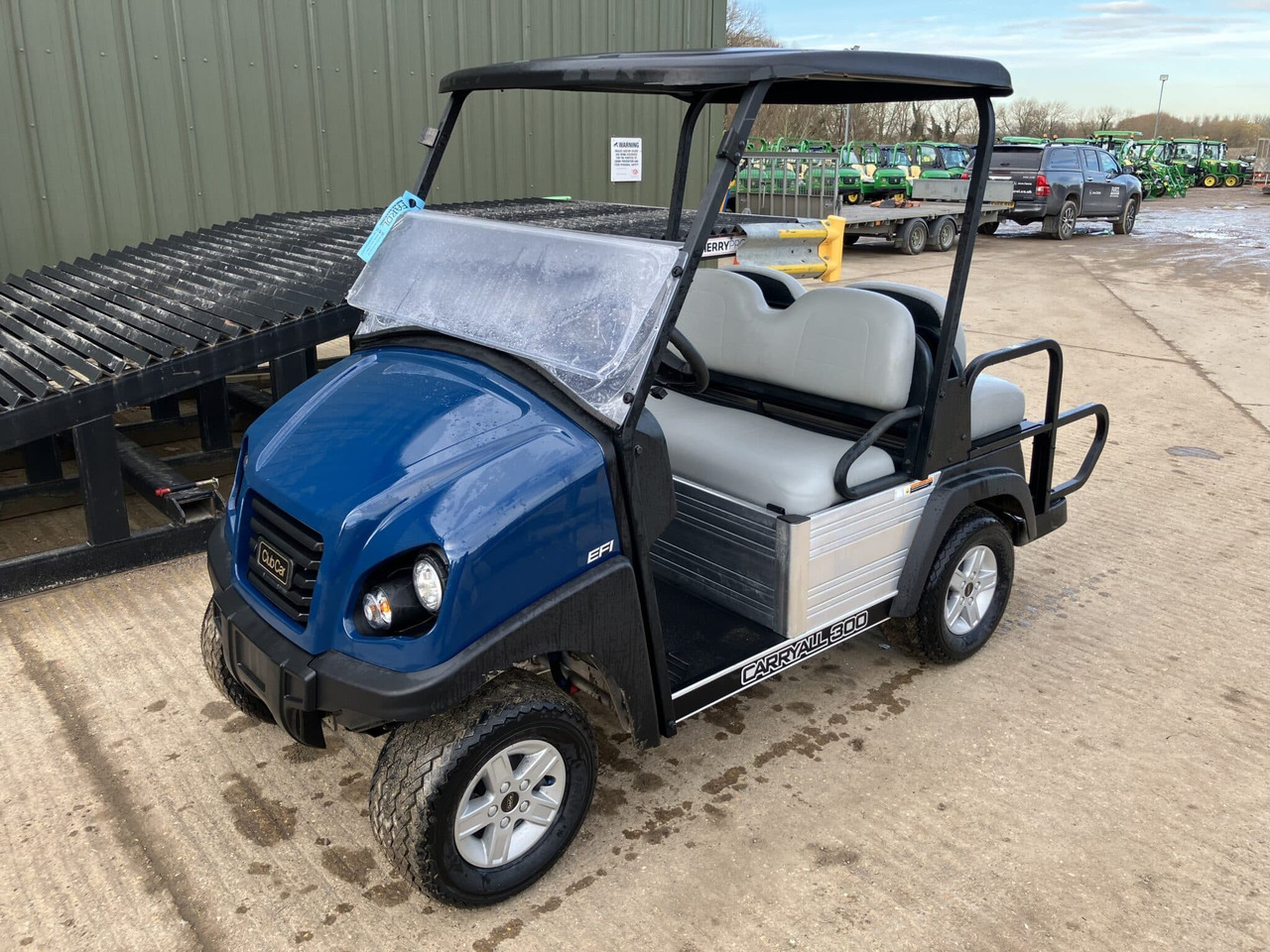 Club Car Carryall 300 w/ 4 Seat Conversion - مركبة لجميع التضاريس: صورة 1 Club Car Carryall 300 w/ 4 Seat Conversion - مركبة لجميع التضاريس: صورة 1