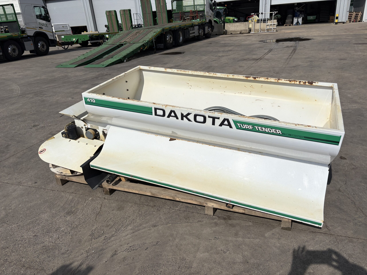 Dakota 410 Top Dresser to suit 2030A Pro Gator - آلة رش السماد: صورة 2 Dakota 410 Top Dresser to suit 2030A Pro Gator - آلة رش السماد: صورة 2