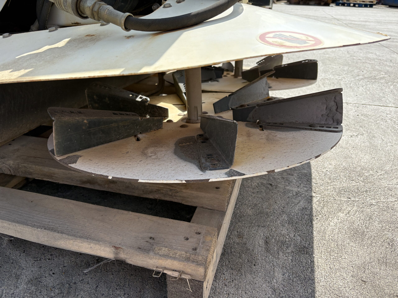 Dakota 410 Top Dresser to suit 2030A Pro Gator - آلة رش السماد: صورة 4 Dakota 410 Top Dresser to suit 2030A Pro Gator - آلة رش السماد: صورة 4
