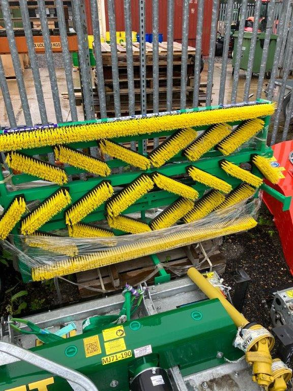 Greentek HMB186Y multibrush - مكنسة - الآلات الزراعية: صورة 1 Greentek HMB186Y multibrush - مكنسة - الآلات الزراعية: صورة 1