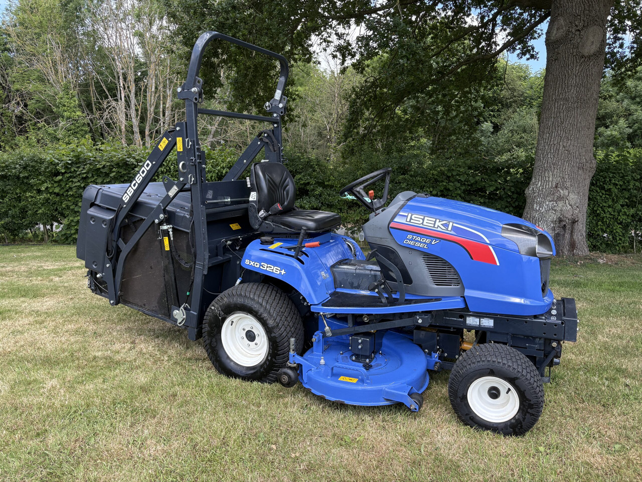 Iseki SXG326+ Commercial Cut & Collect - جزازة أعشاب الحدائق: صورة 1 Iseki SXG326+ Commercial Cut & Collect - جزازة أعشاب الحدائق: صورة 1