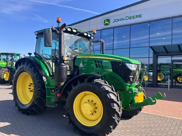 JOHN DEERE 6155R - جرار: صورة 1 JOHN DEERE 6155R - جرار: صورة 1
