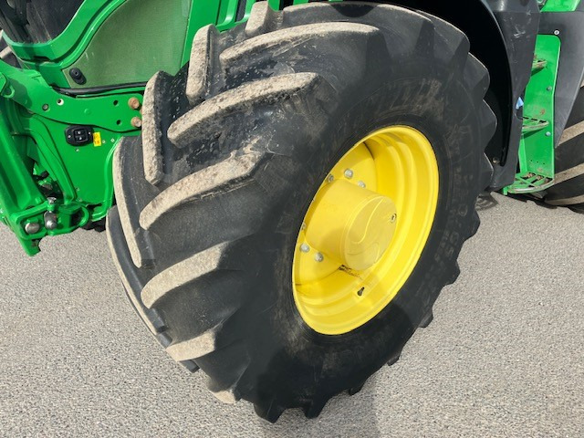 JOHN DEERE 6155R - جرار: صورة 2 JOHN DEERE 6155R - جرار: صورة 2