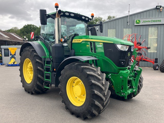 JOHN DEERE 6R 250 - جرار: صورة 5 JOHN DEERE 6R 250 - جرار: صورة 5