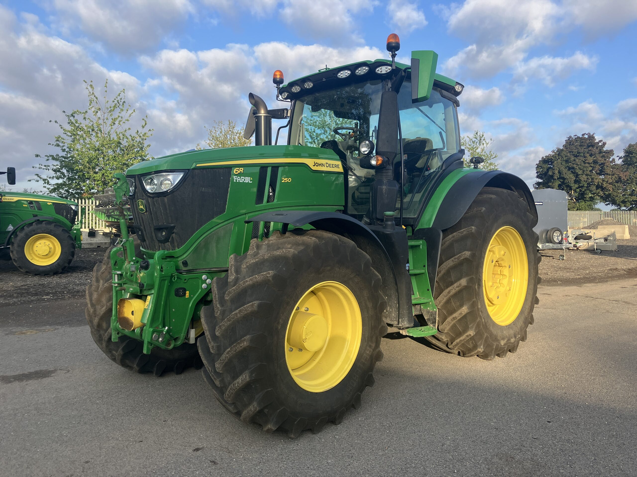 John Deer 6R 250 - جرار: صورة 1 John Deer 6R 250 - جرار: صورة 1