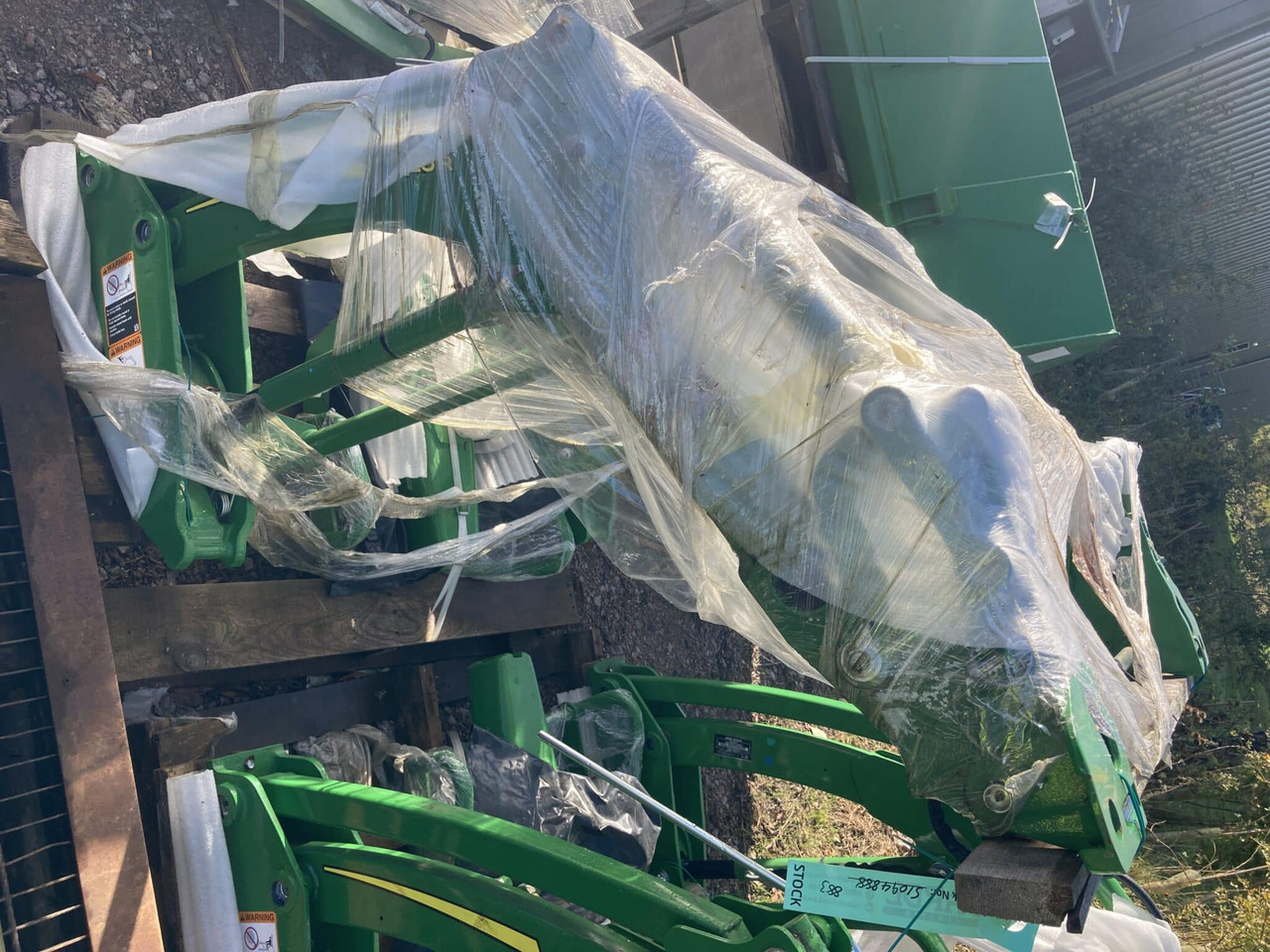John Deere 120R Front Loader - رافعة أمامية للجرار: صورة 2 John Deere 120R Front Loader - رافعة أمامية للجرار: صورة 2