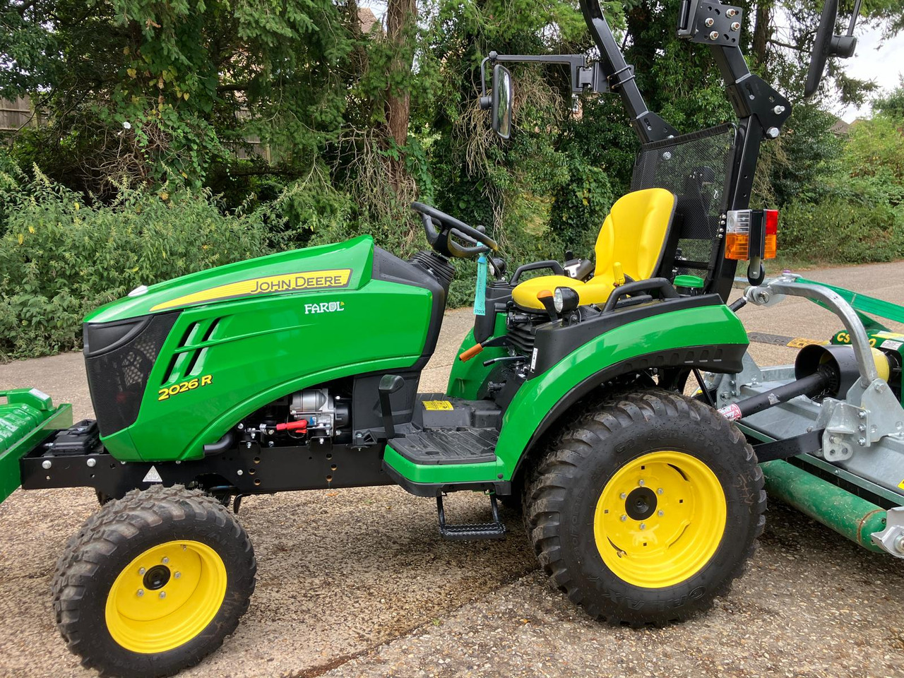 John Deere 2026R compact tractor - جرار صغير: صورة 2 John Deere 2026R compact tractor - جرار صغير: صورة 2