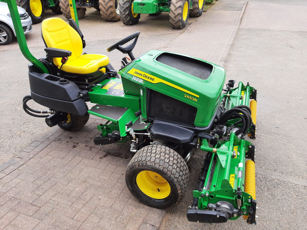 John Deere 2653B utility triple mower - جزازة أعشاب الحدائق: صورة 3 John Deere 2653B utility triple mower - جزازة أعشاب الحدائق: صورة 3