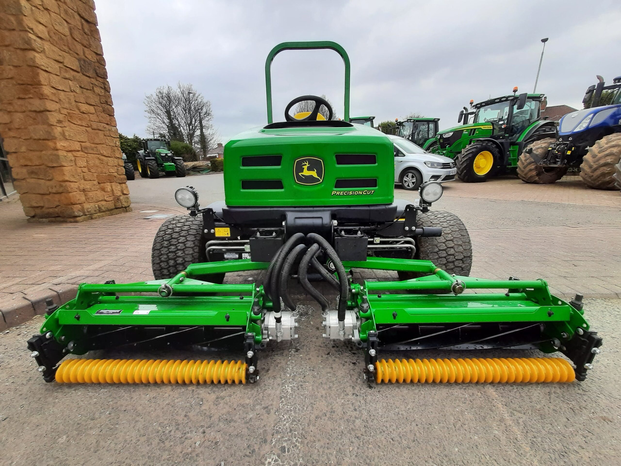 John Deere 2653B utility triple mower - جزازة أعشاب الحدائق: صورة 4 John Deere 2653B utility triple mower - جزازة أعشاب الحدائق: صورة 4
