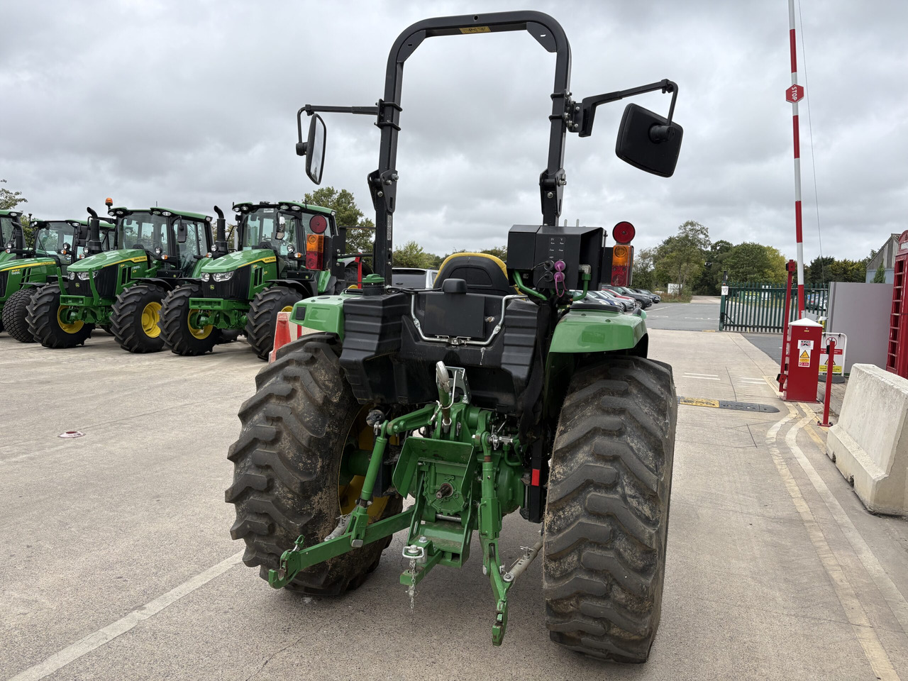 John Deere 4052M Compact Tractor - جرار صغير: صورة 4 John Deere 4052M Compact Tractor - جرار صغير: صورة 4