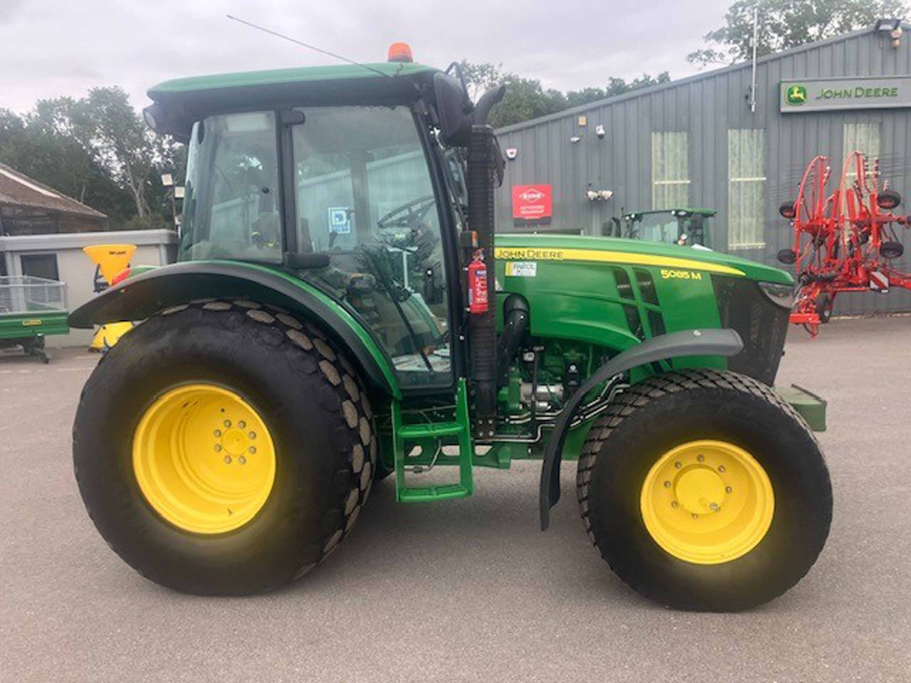 John Deere 5085M - جرار: صورة 5 John Deere 5085M - جرار: صورة 5