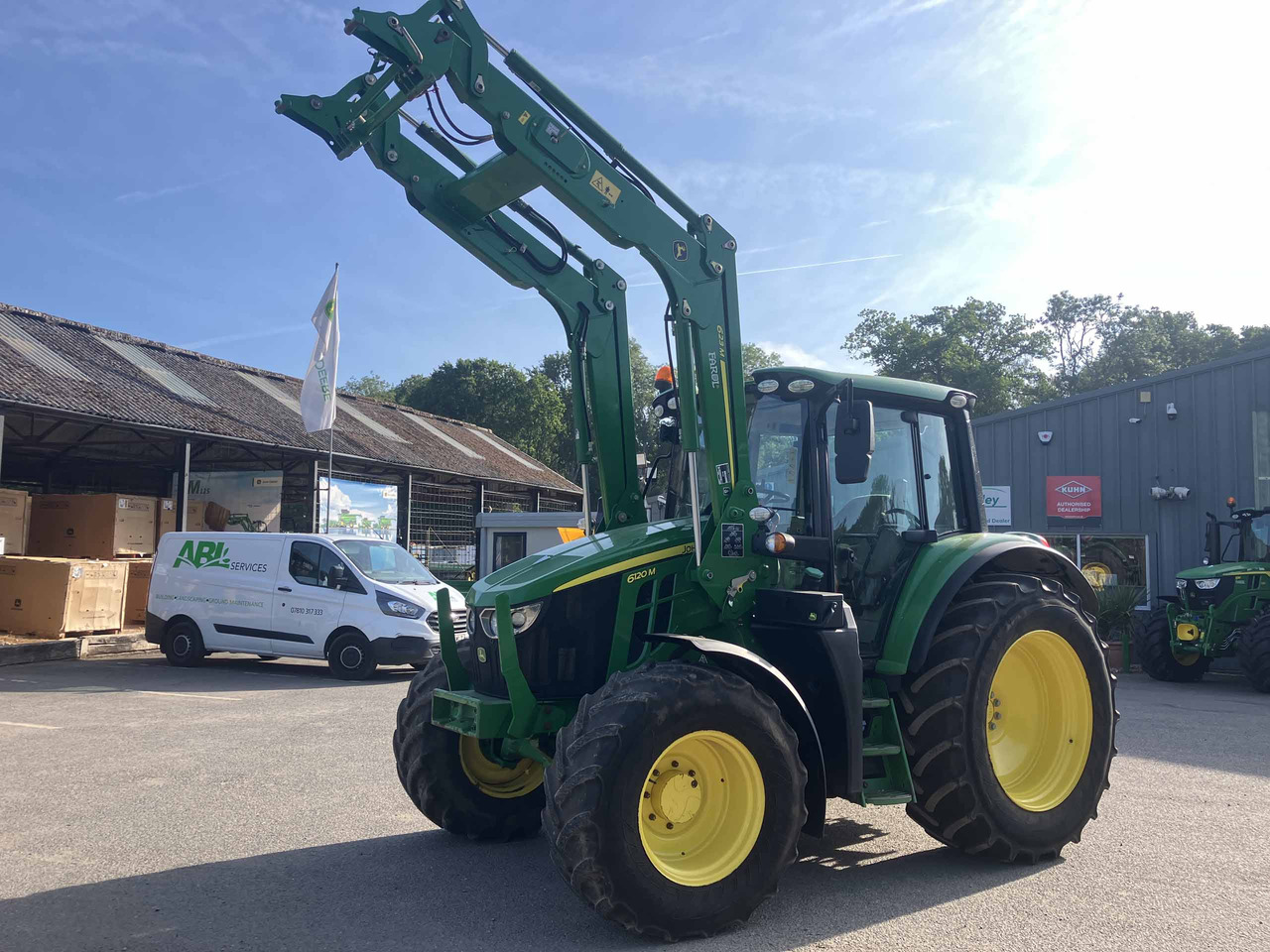 John Deere 6120M - جرار: صورة 1 John Deere 6120M - جرار: صورة 1