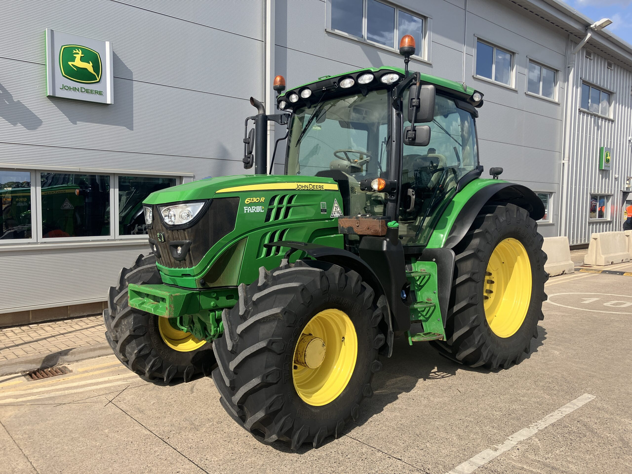 John Deere 6130R - جرار: صورة 1 John Deere 6130R - جرار: صورة 1