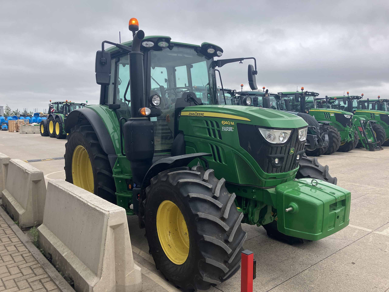 جرار John Deere 6140M: صورة 6