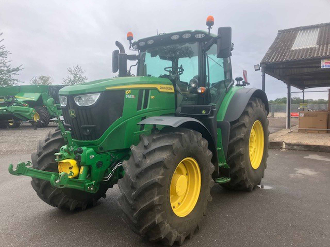 John Deere 6R 195 - جرار: صورة 1 John Deere 6R 195 - جرار: صورة 1