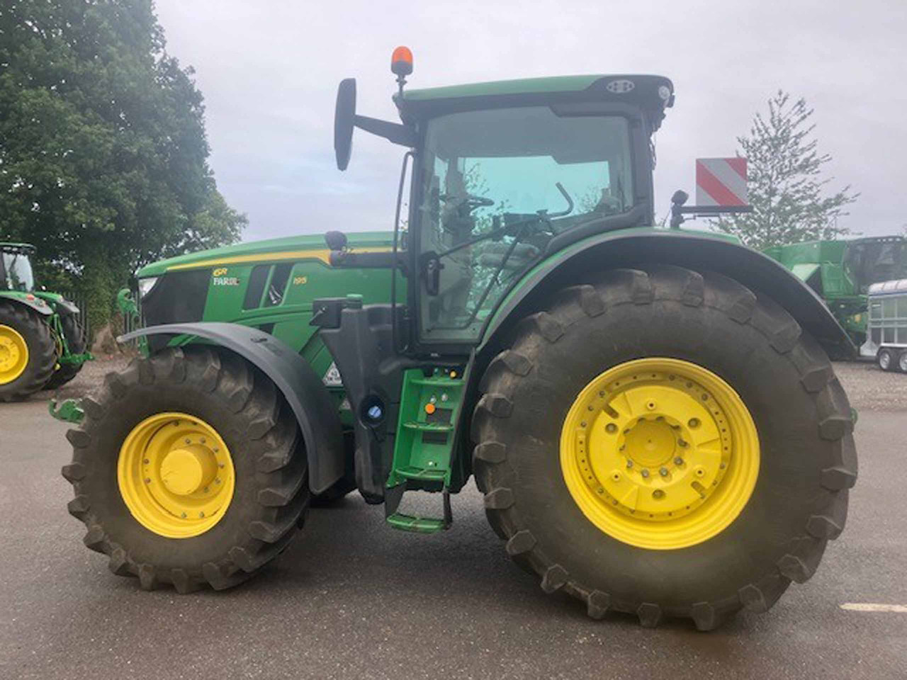 John Deere 6R 195 - جرار: صورة 4 John Deere 6R 195 - جرار: صورة 4