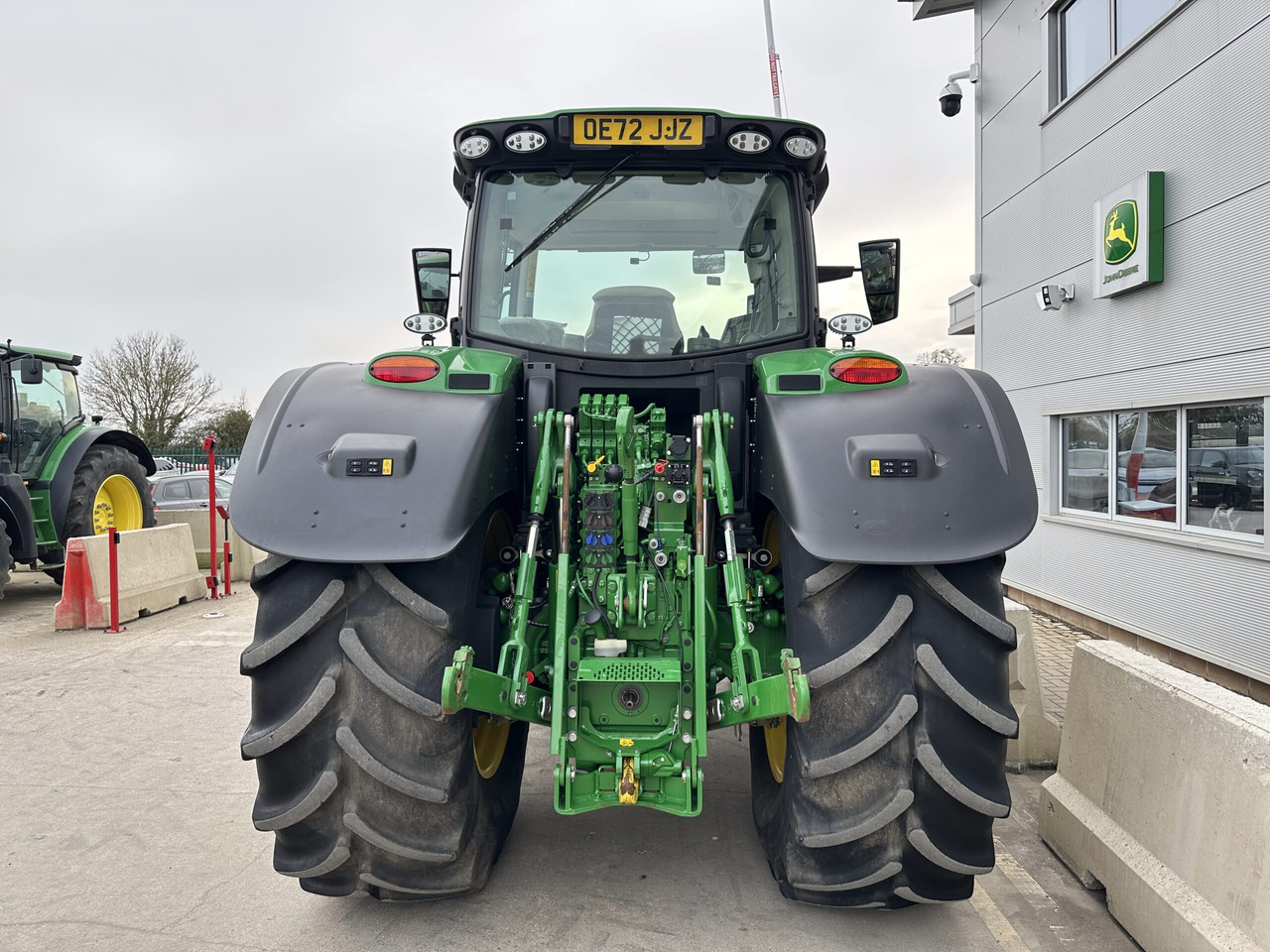 John Deere 6R 215 - جرار: صورة 4 John Deere 6R 215 - جرار: صورة 4