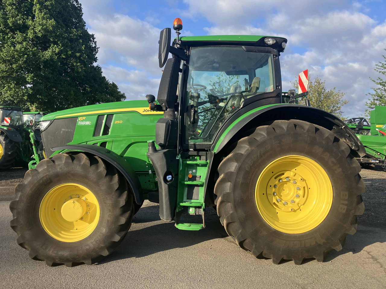 John Deere 6R 250 - جرار: صورة 2 John Deere 6R 250 - جرار: صورة 2