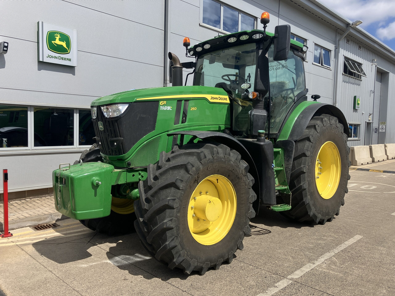 John Deere 6R 250 - جرار: صورة 1 John Deere 6R 250 - جرار: صورة 1