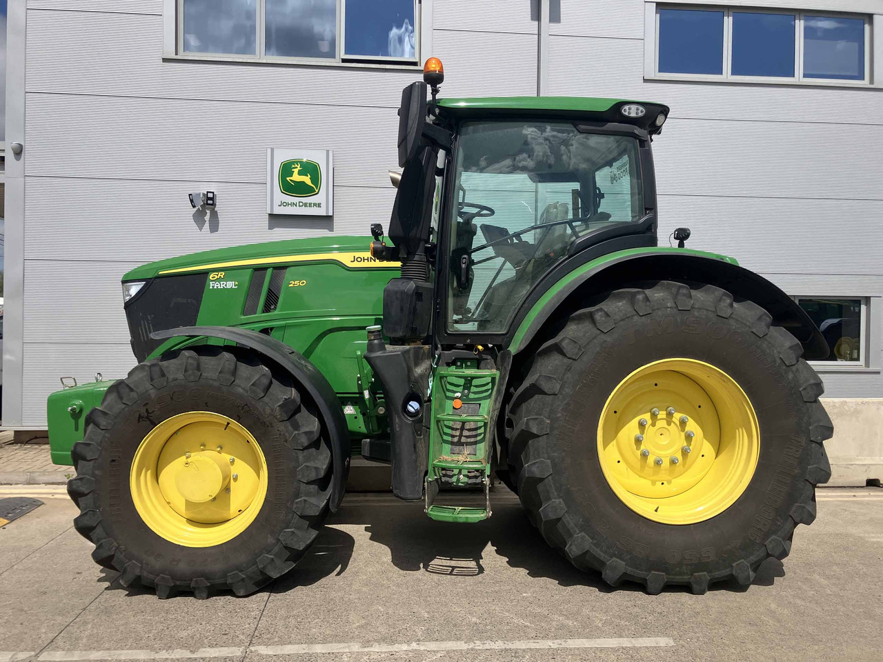 John Deere 6R 250 - جرار: صورة 2 John Deere 6R 250 - جرار: صورة 2
