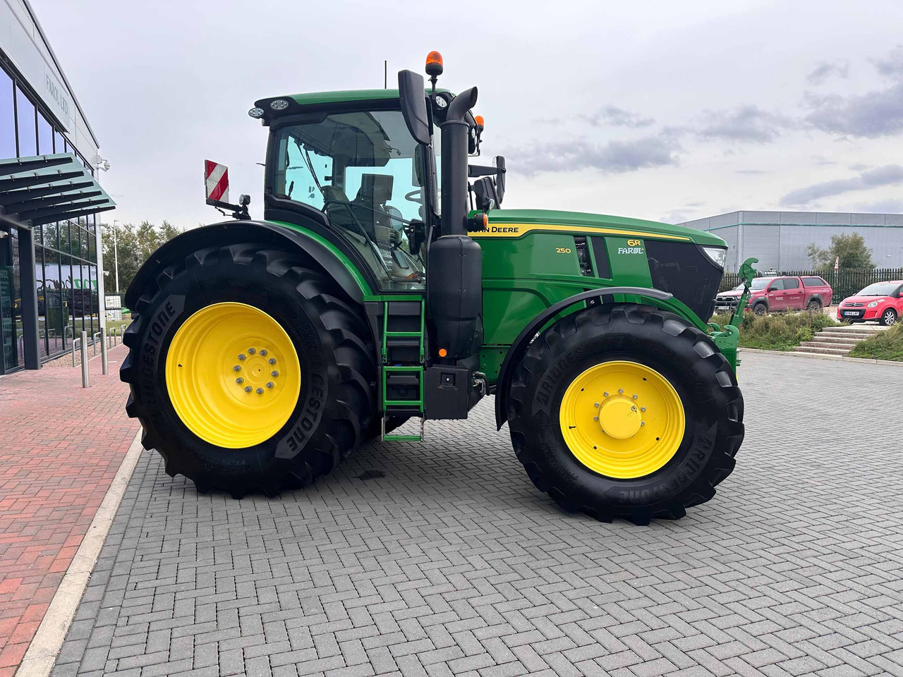 John Deere 6R 250 - جرار: صورة 4 John Deere 6R 250 - جرار: صورة 4