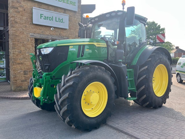 John Deere 6R 250 - جرار: صورة 1 John Deere 6R 250 - جرار: صورة 1