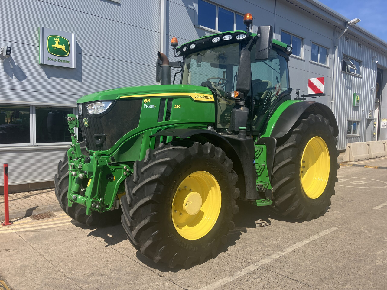 John Deere 6R 250 - جرار: صورة 1 John Deere 6R 250 - جرار: صورة 1