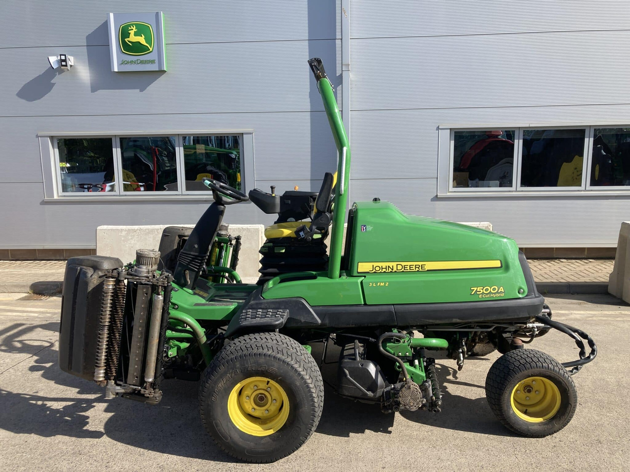 John Deere 7500AE Fairway Mower - جزازة أعشاب الحدائق: صورة 2 John Deere 7500AE Fairway Mower - جزازة أعشاب الحدائق: صورة 2