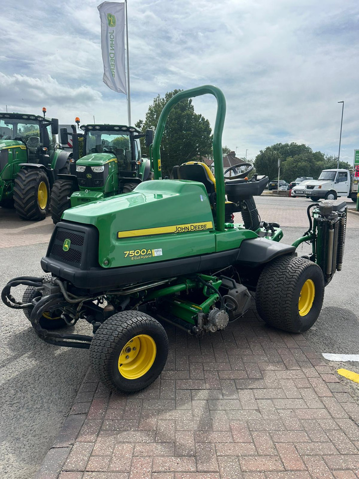 John Deere 7500AE Fairway Mower - جزازة أعشاب الحدائق: صورة 2 John Deere 7500AE Fairway Mower - جزازة أعشاب الحدائق: صورة 2