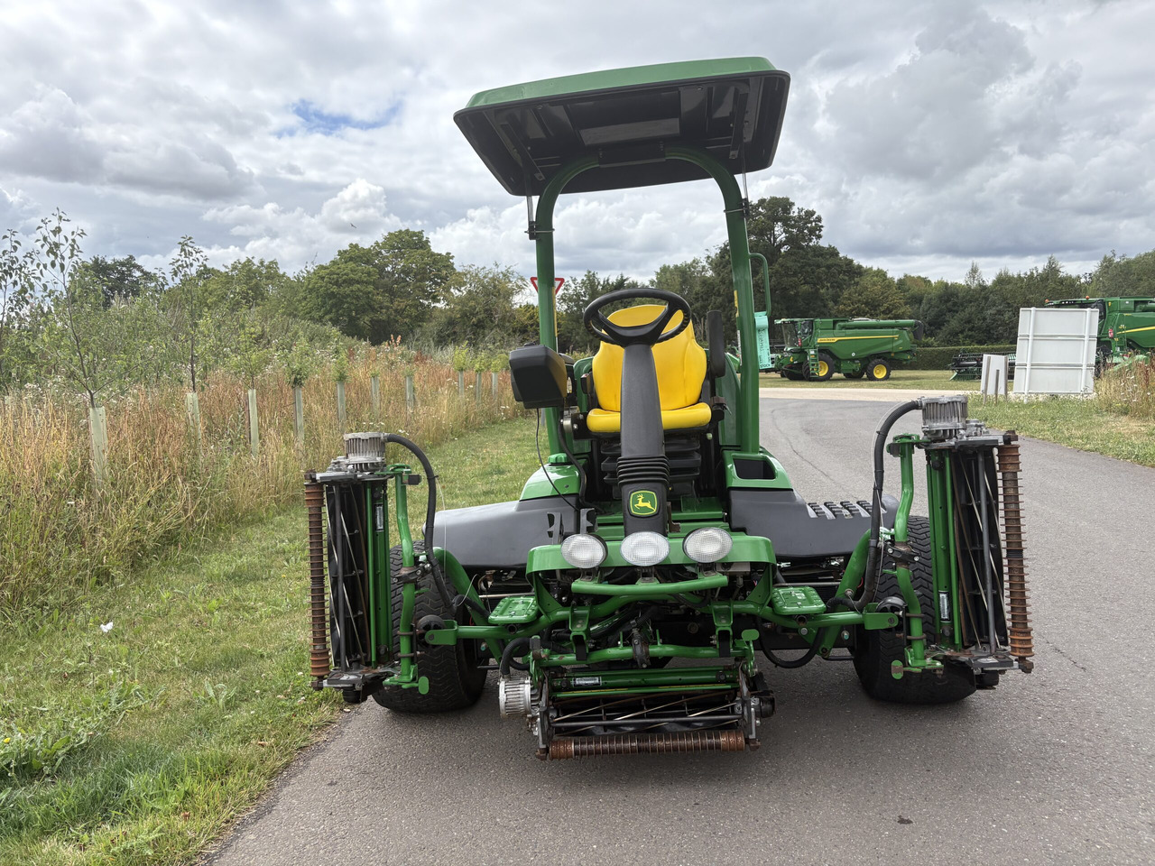 John Deere 7500AE Fairway Mower - جزازة أعشاب الحدائق: صورة 2 John Deere 7500AE Fairway Mower - جزازة أعشاب الحدائق: صورة 2