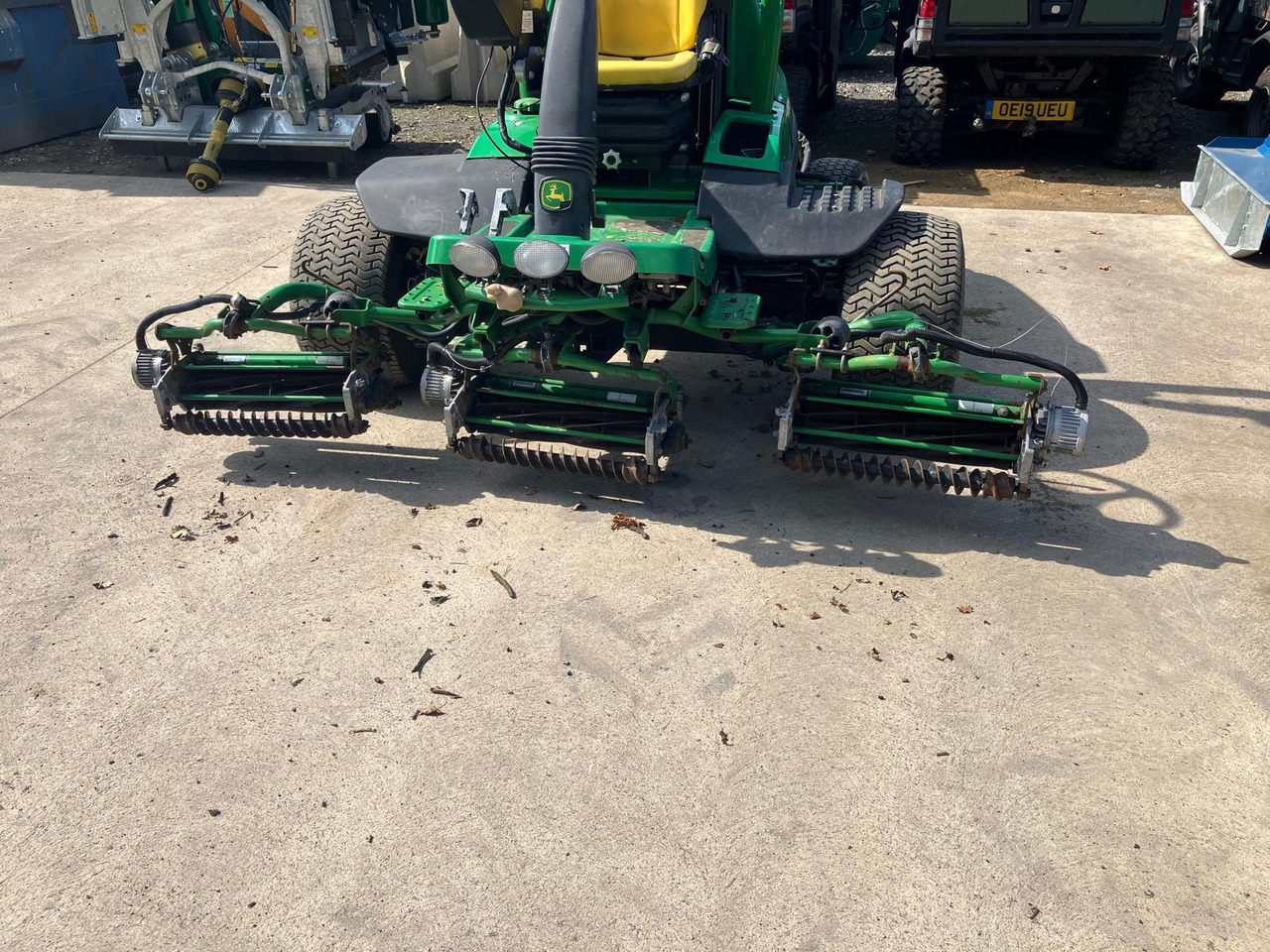 John Deere 7500AE fairway mower - جزازة أعشاب الحدائق: صورة 2 John Deere 7500AE fairway mower - جزازة أعشاب الحدائق: صورة 2