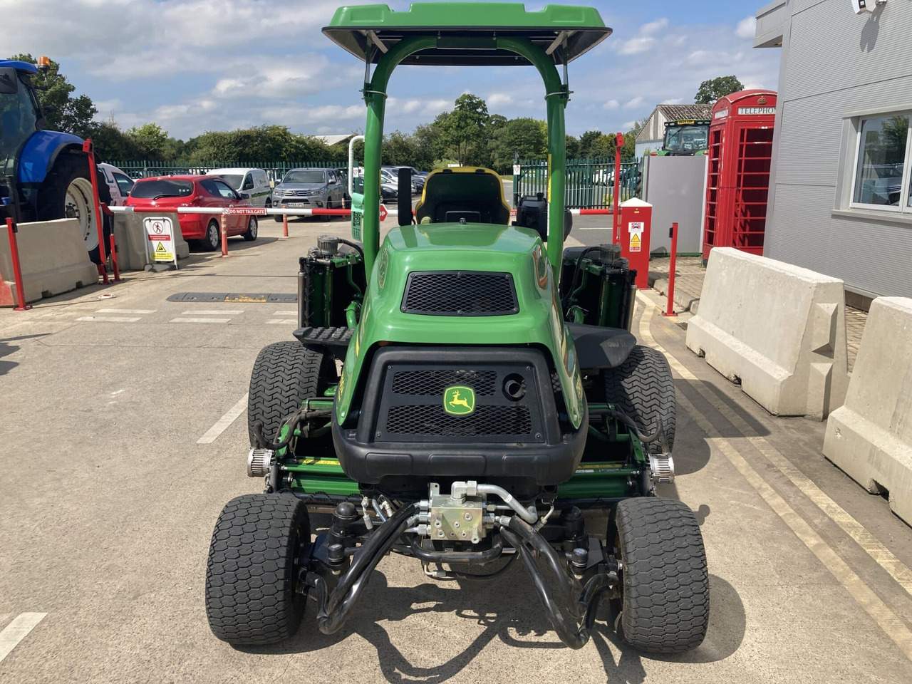 John Deere 7500AE fairway mower - جزازة أعشاب الحدائق: صورة 4 John Deere 7500AE fairway mower - جزازة أعشاب الحدائق: صورة 4