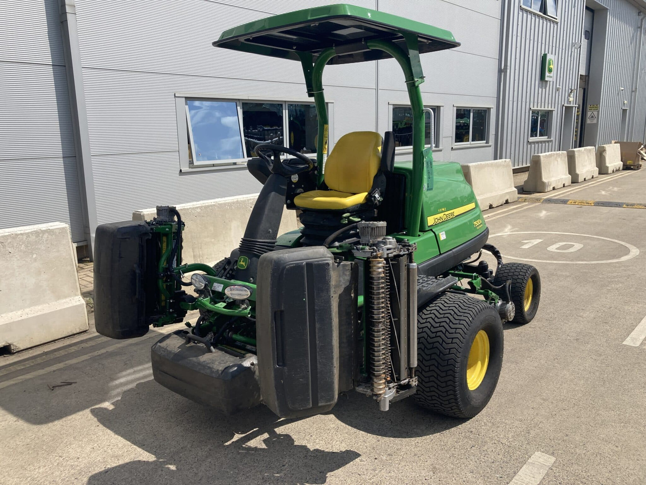 John Deere 7500AE fairway mower - جزازة أعشاب الحدائق: صورة 1 John Deere 7500AE fairway mower - جزازة أعشاب الحدائق: صورة 1