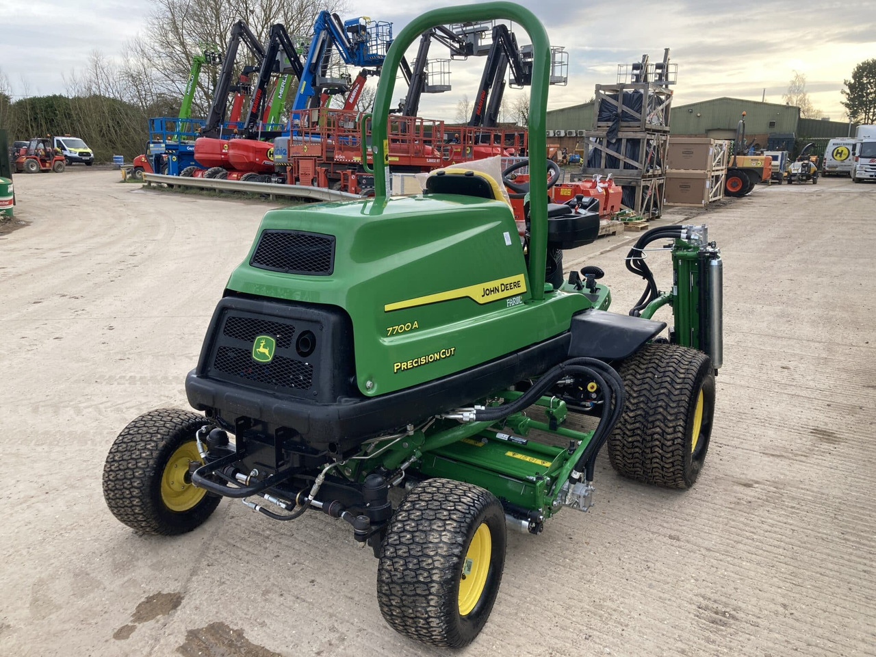 John Deere 7700A Fairway Mower - جزازة أعشاب الحدائق: صورة 5 John Deere 7700A Fairway Mower - جزازة أعشاب الحدائق: صورة 5